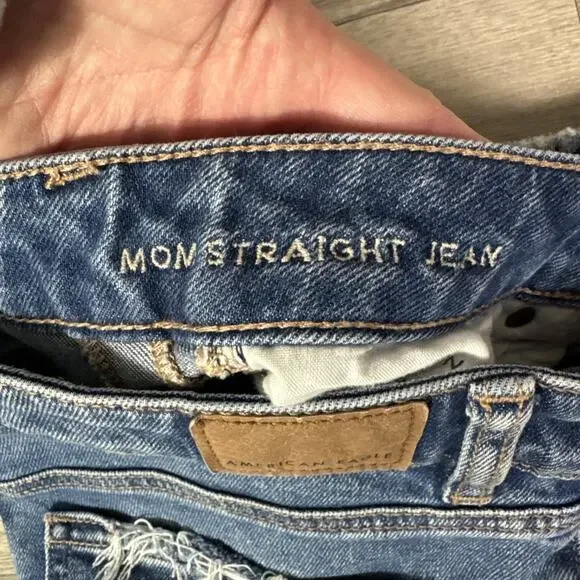 American Eagle Mom Straight Jeans High Rise Ripped Medium Wash sz 2 - Picture 5 of 8